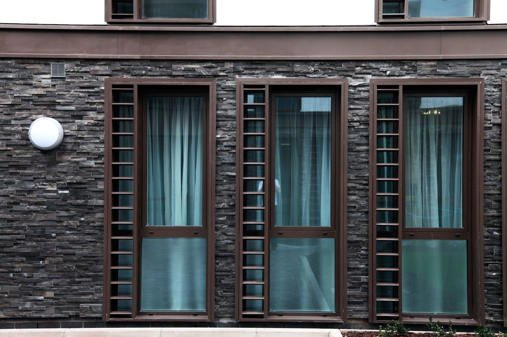 Exteriors Image -5c8266502a4cd